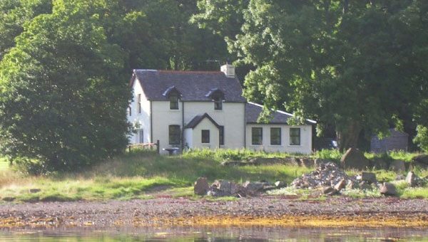 Shore Cottage Exterior 01